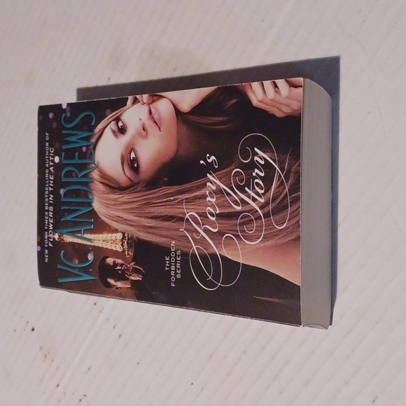 $4 Add-on "Roxy's Story" by V.C. Andrews - Paperback Novel - Picture 4 of 7
